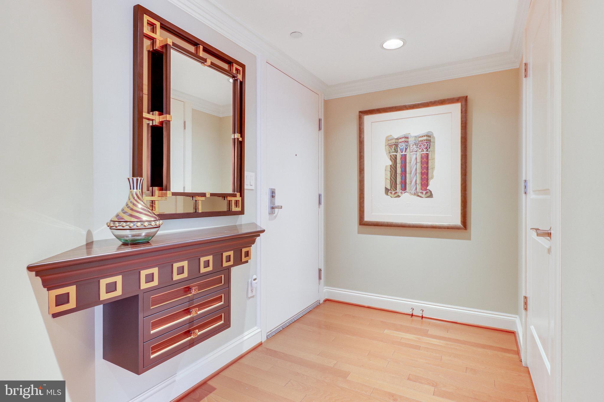 1025 1st St SE #1406