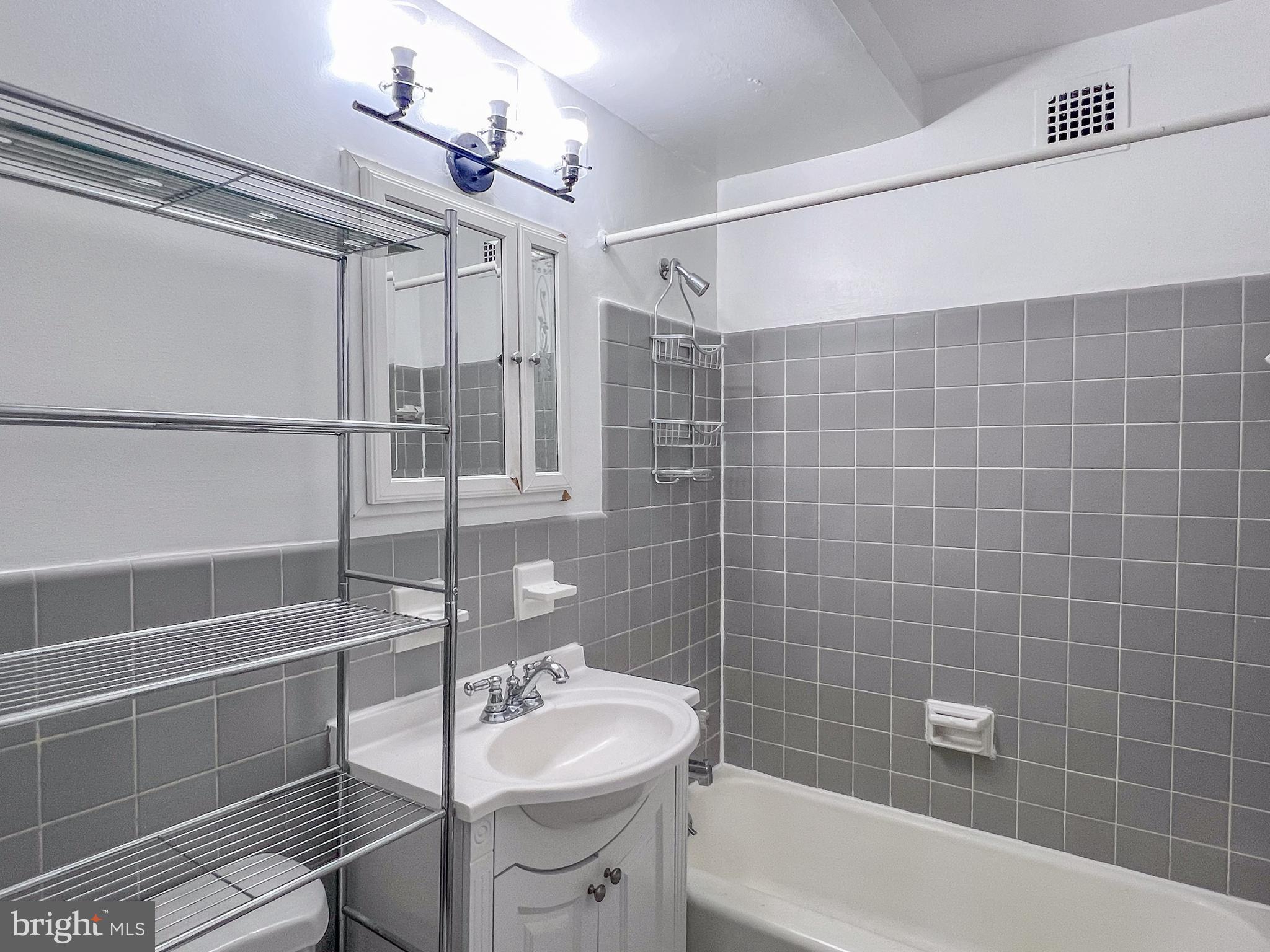 3900 Tunlaw Rd NW #407