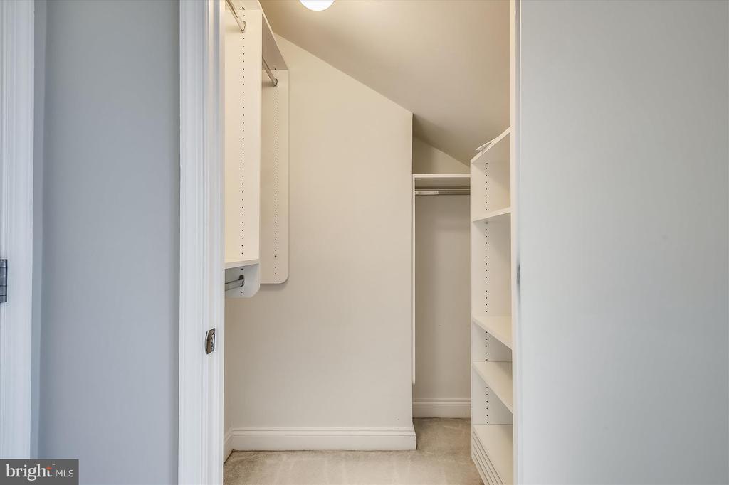 1633 N COLONIAL TER #402