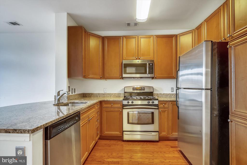 1633 N COLONIAL TER #402