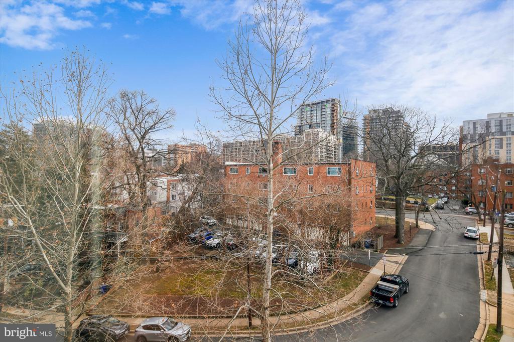 1633 N COLONIAL TER #402