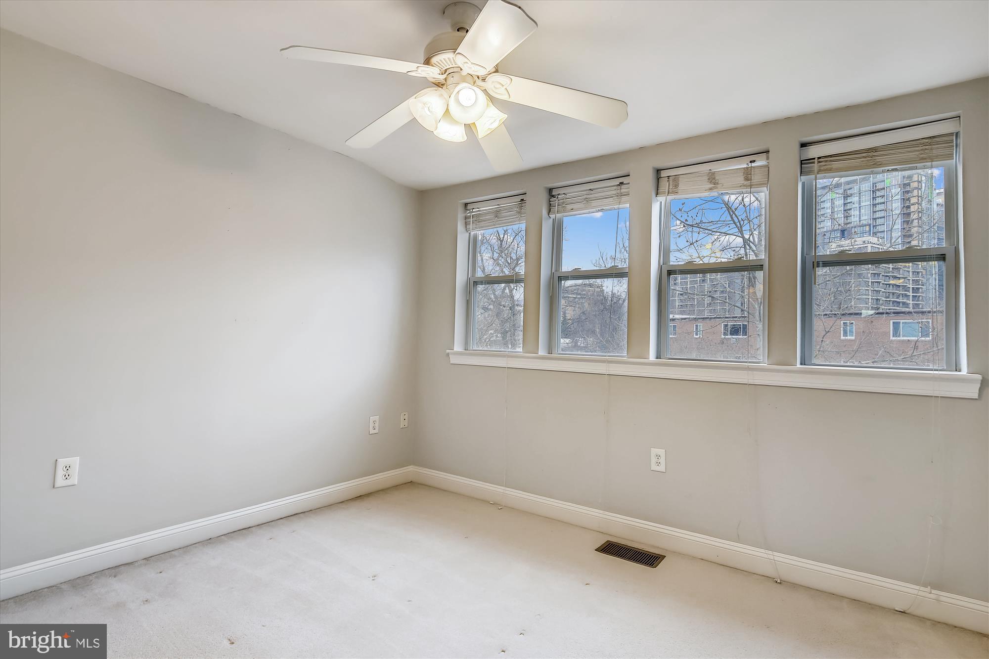 1633 N COLONIAL TER #402