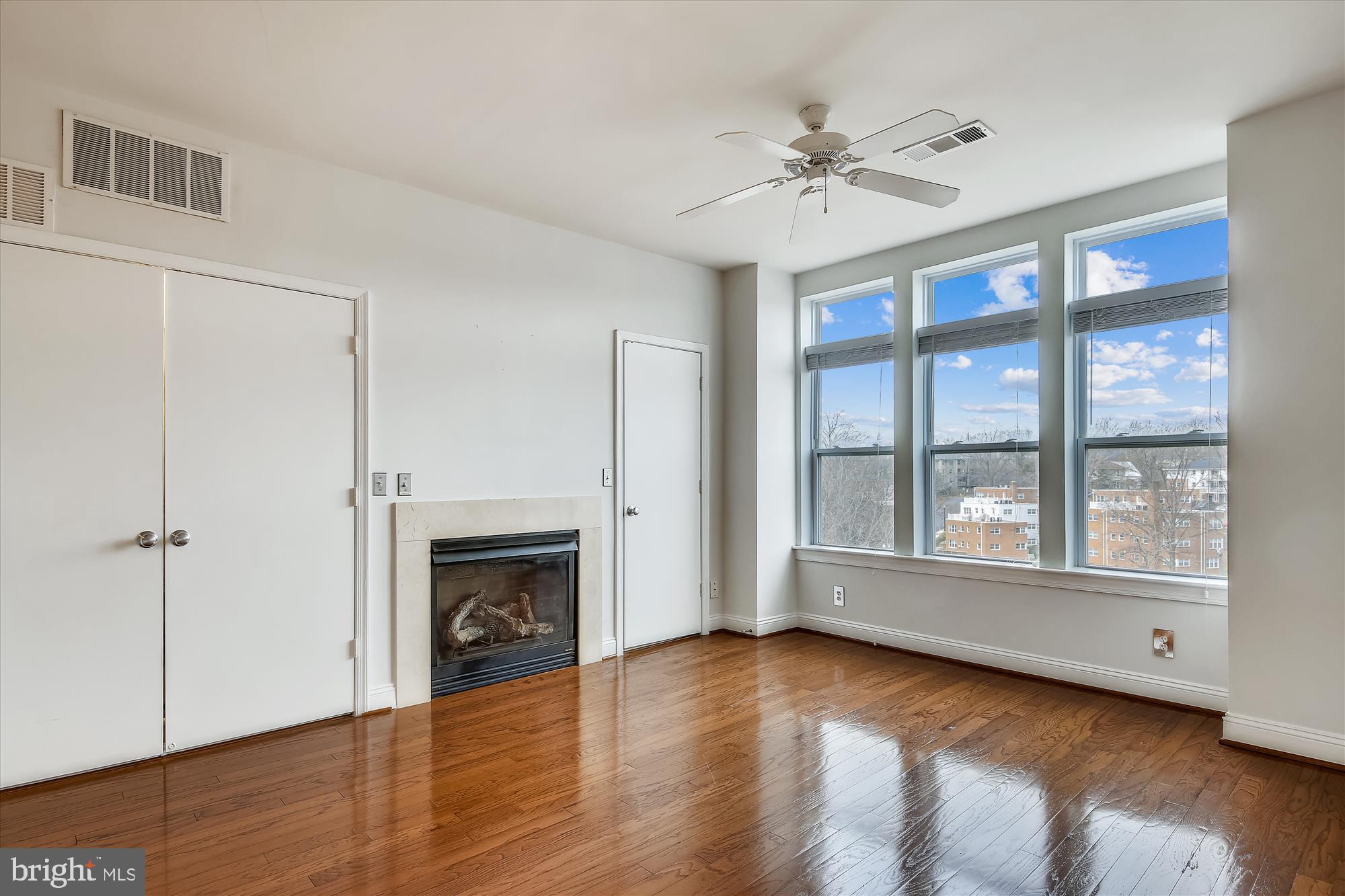 1633 N COLONIAL TER #402