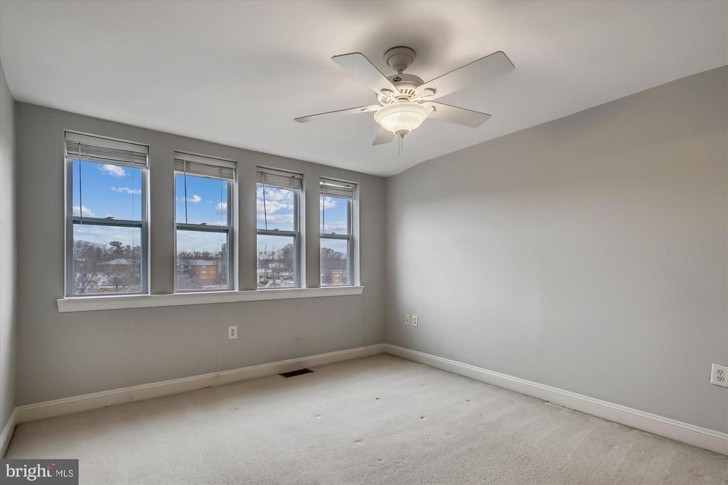 1633 N COLONIAL TER #402