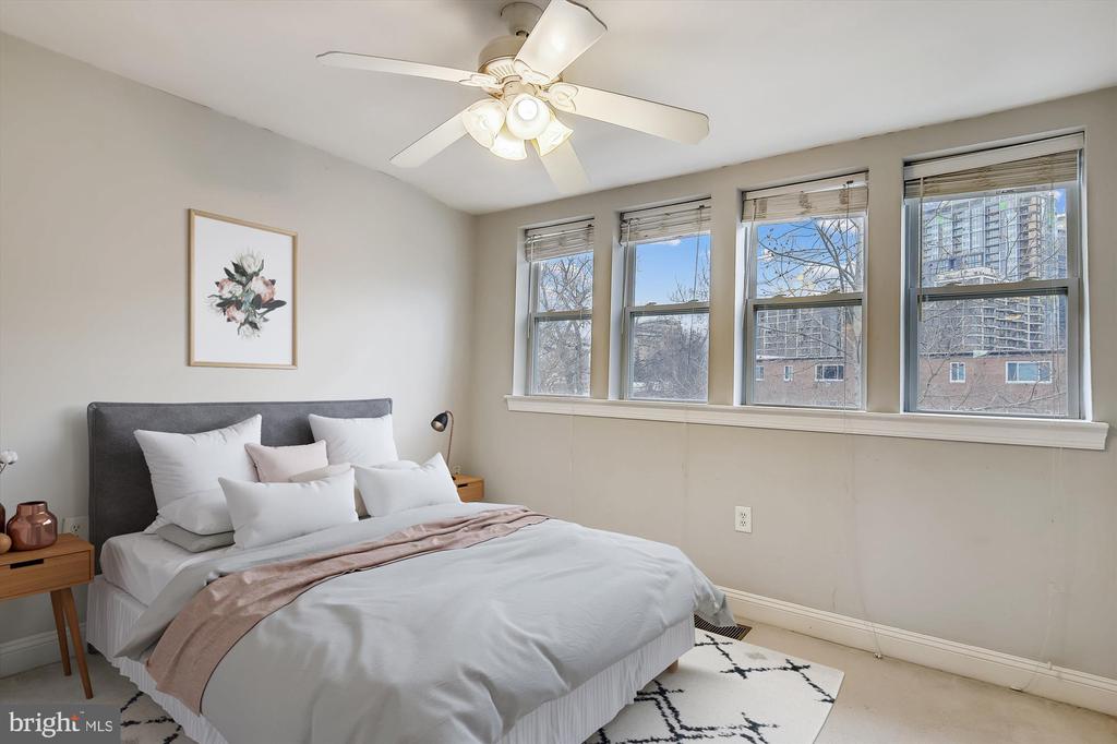 1633 N COLONIAL TER #402