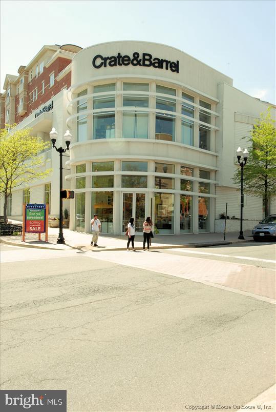 1633 N COLONIAL TER #402