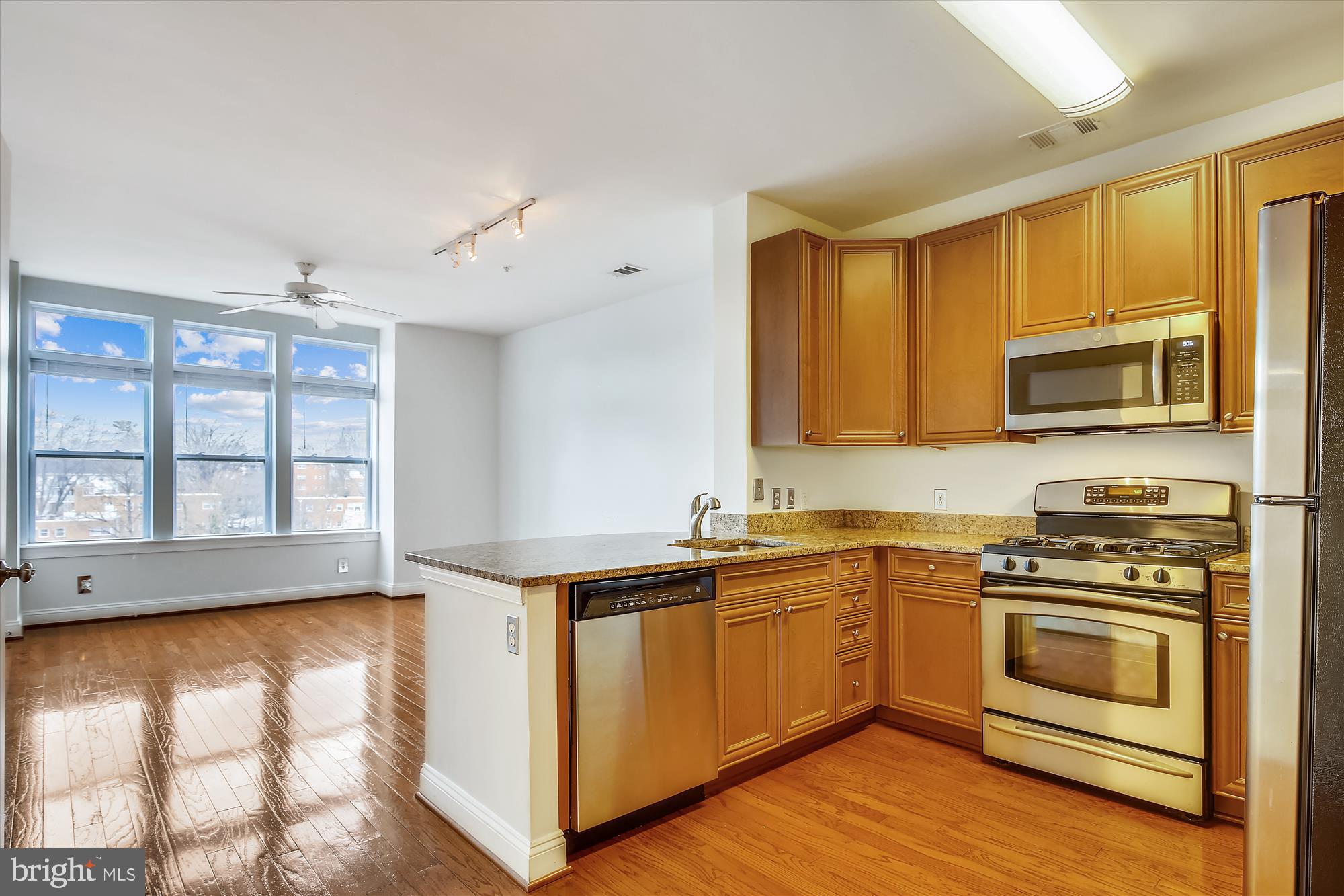 1633 N COLONIAL TER #402