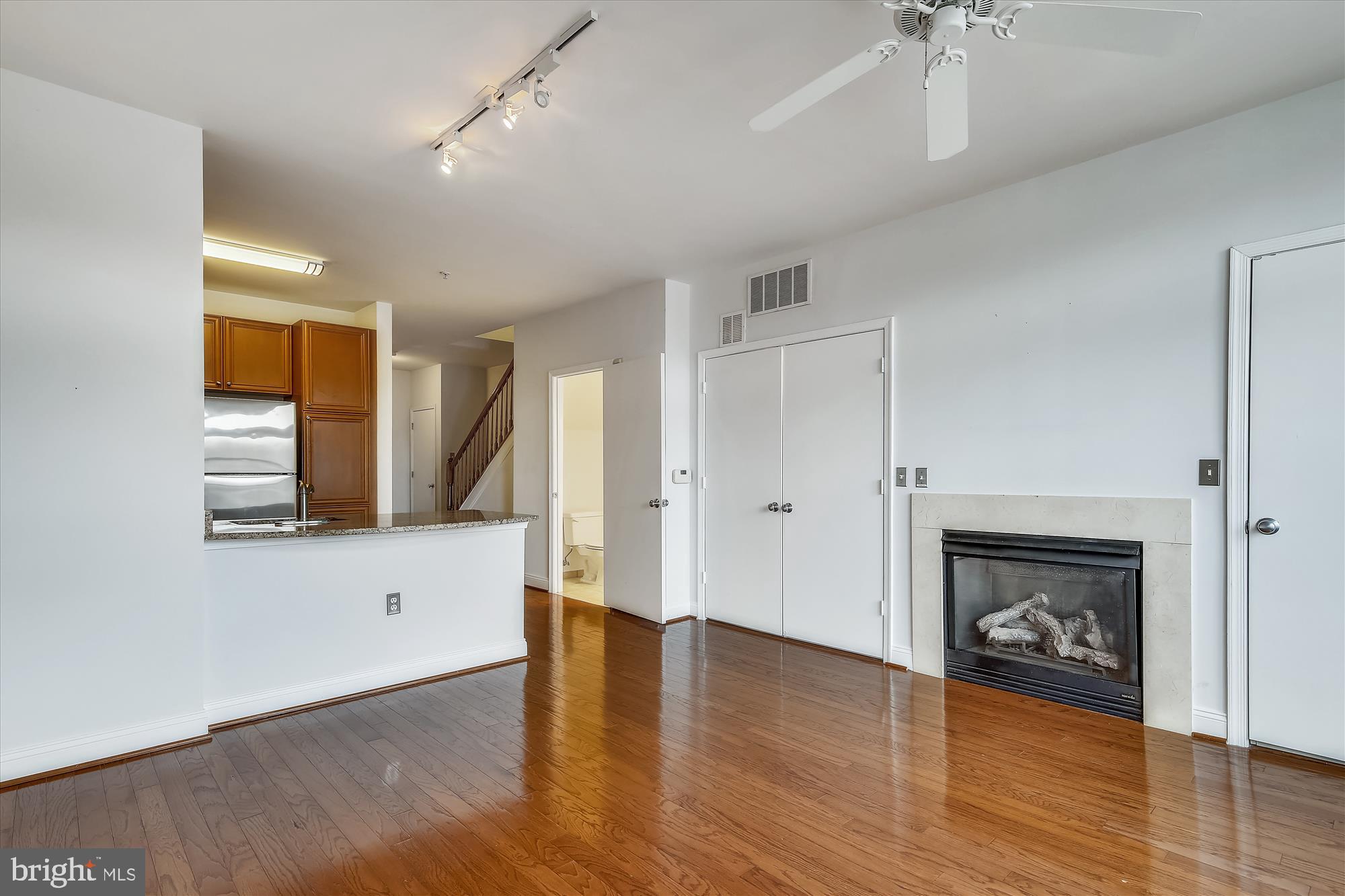 1633 N COLONIAL TER #402