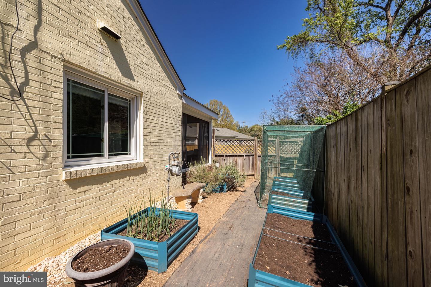 411 Skyhill Rd