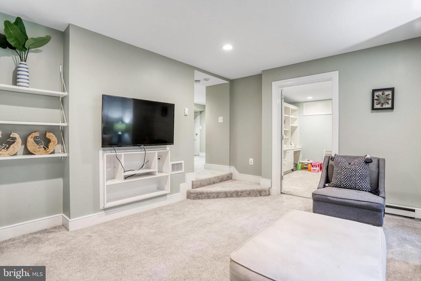 515 W Windsor Ave