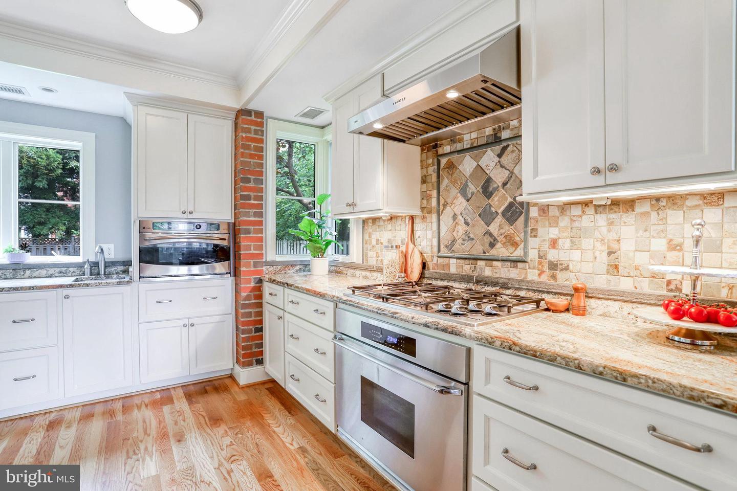 515 W Windsor Ave
