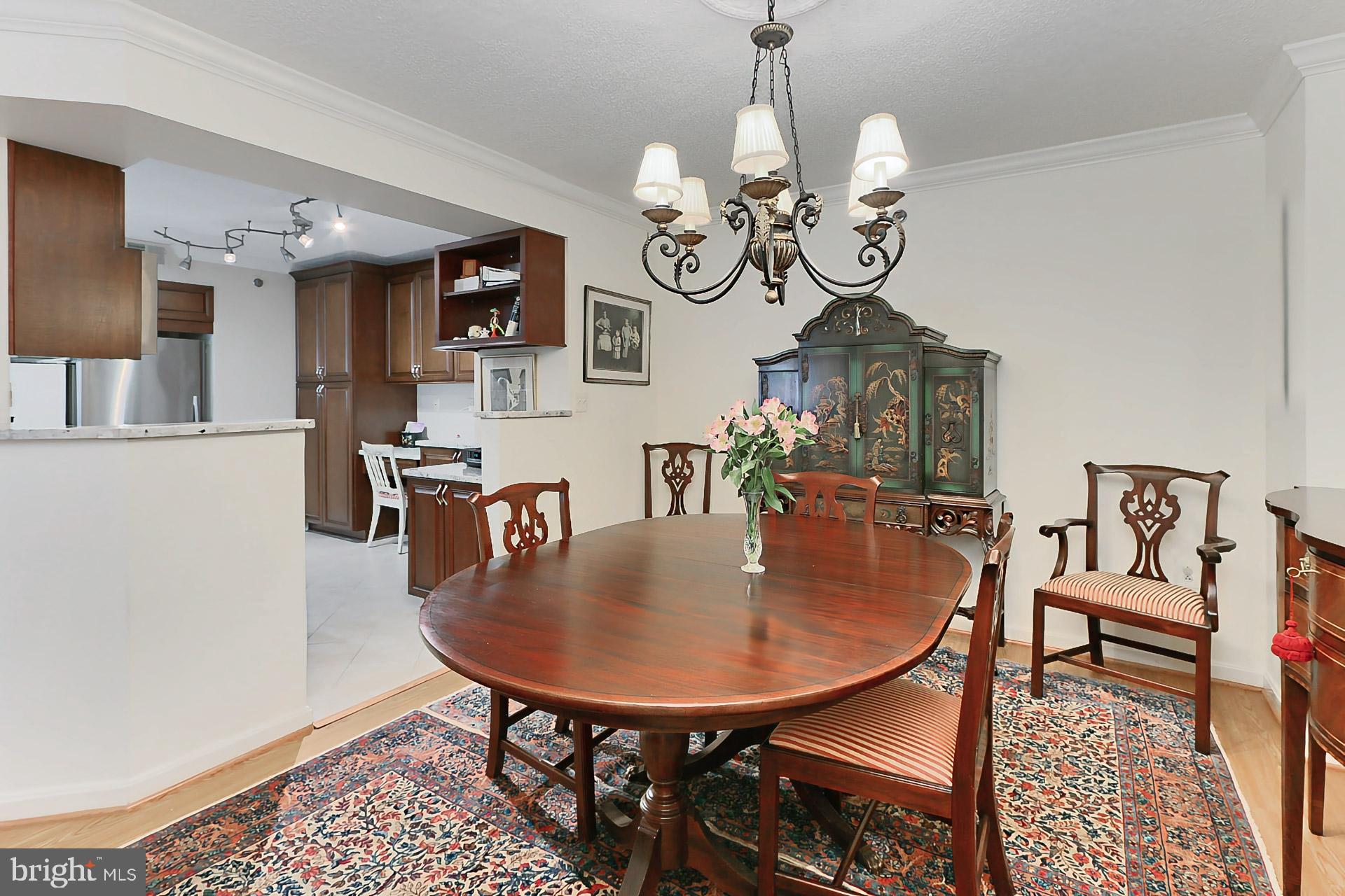 2181 Jamieson Ave #906