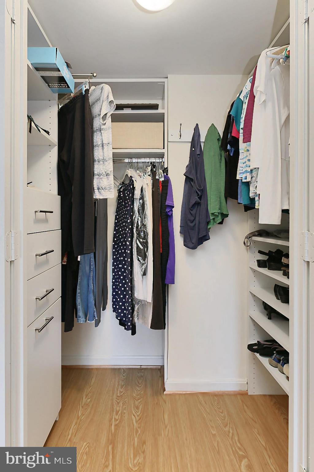 2181 Jamieson Ave #906