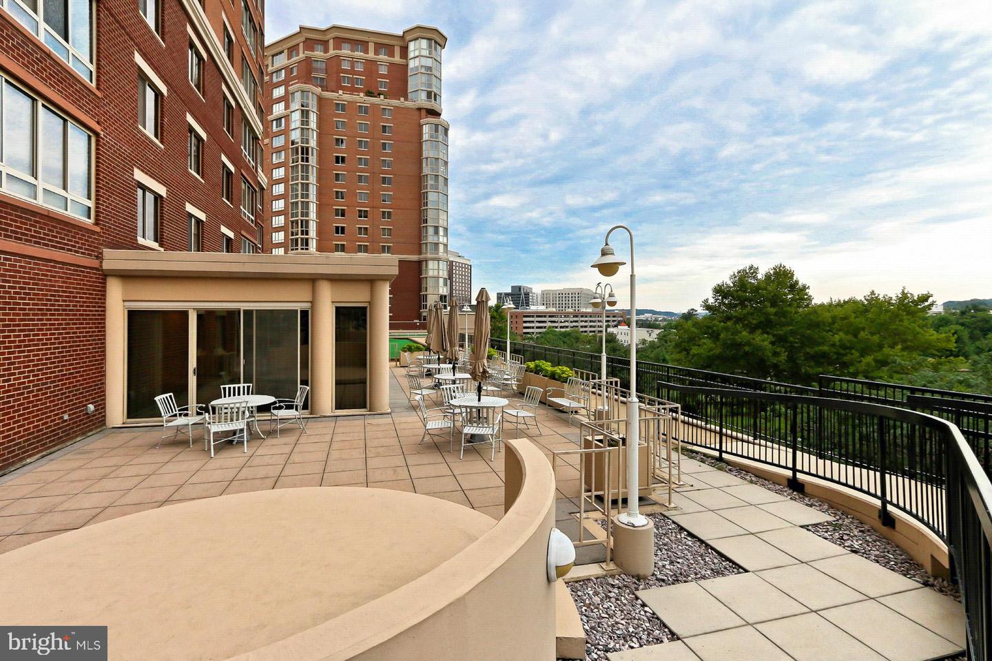 2181 Jamieson Ave #906