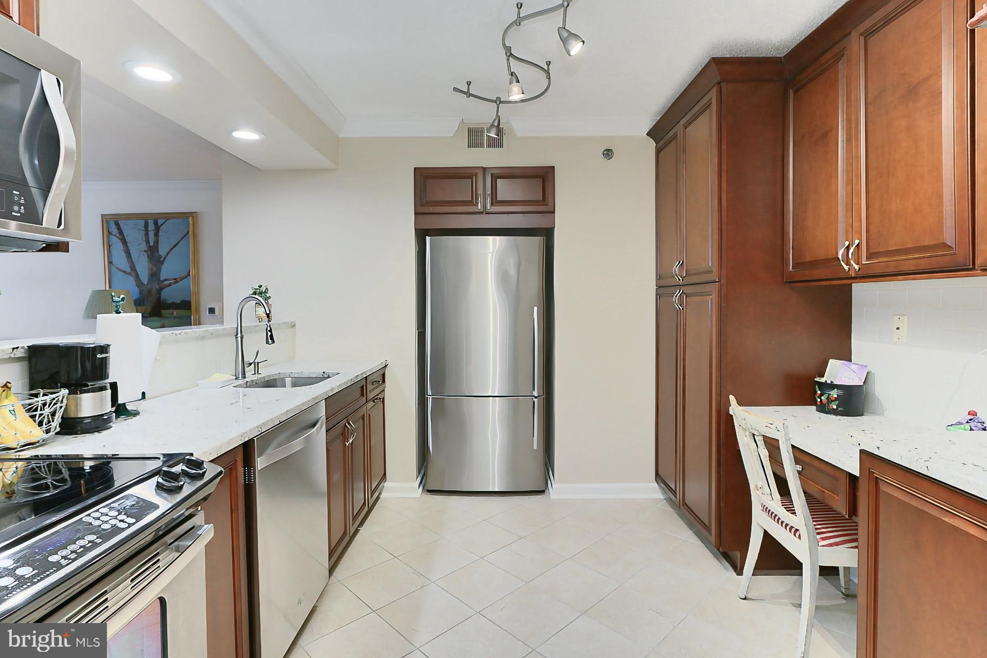 2181 Jamieson Ave #906