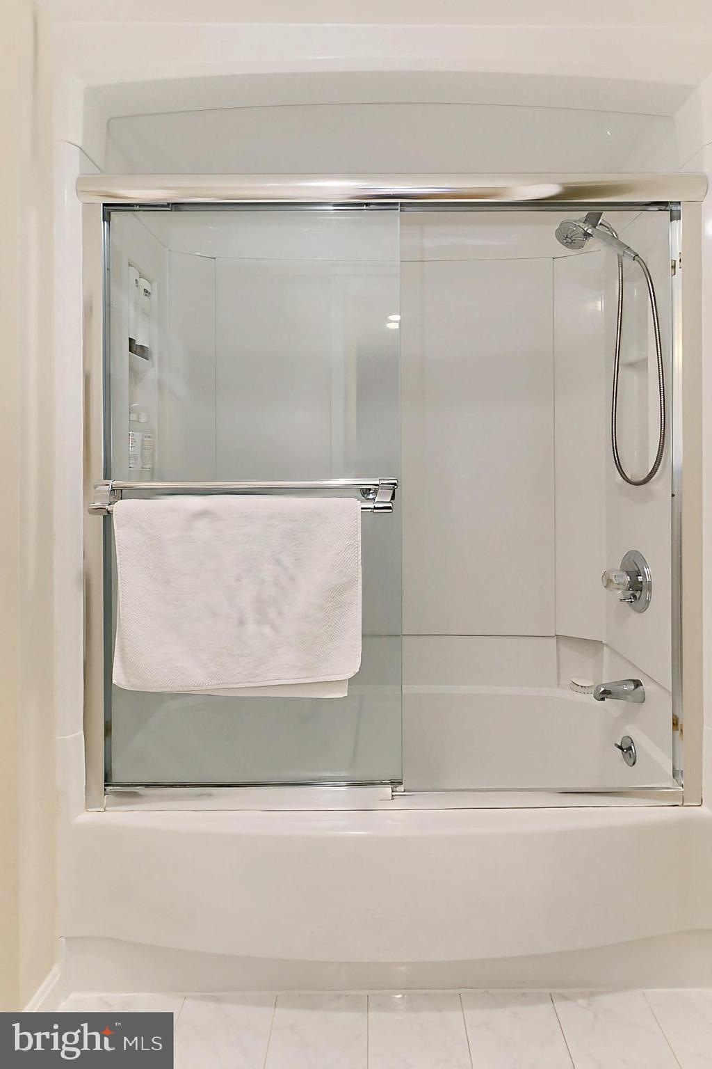 2181 Jamieson Ave #906