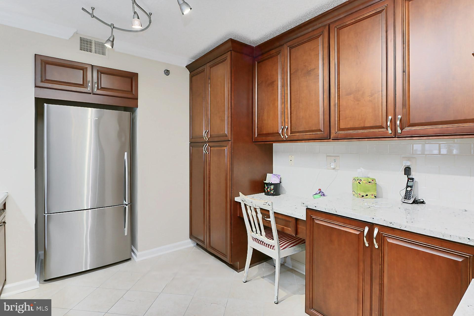 2181 Jamieson Ave #906