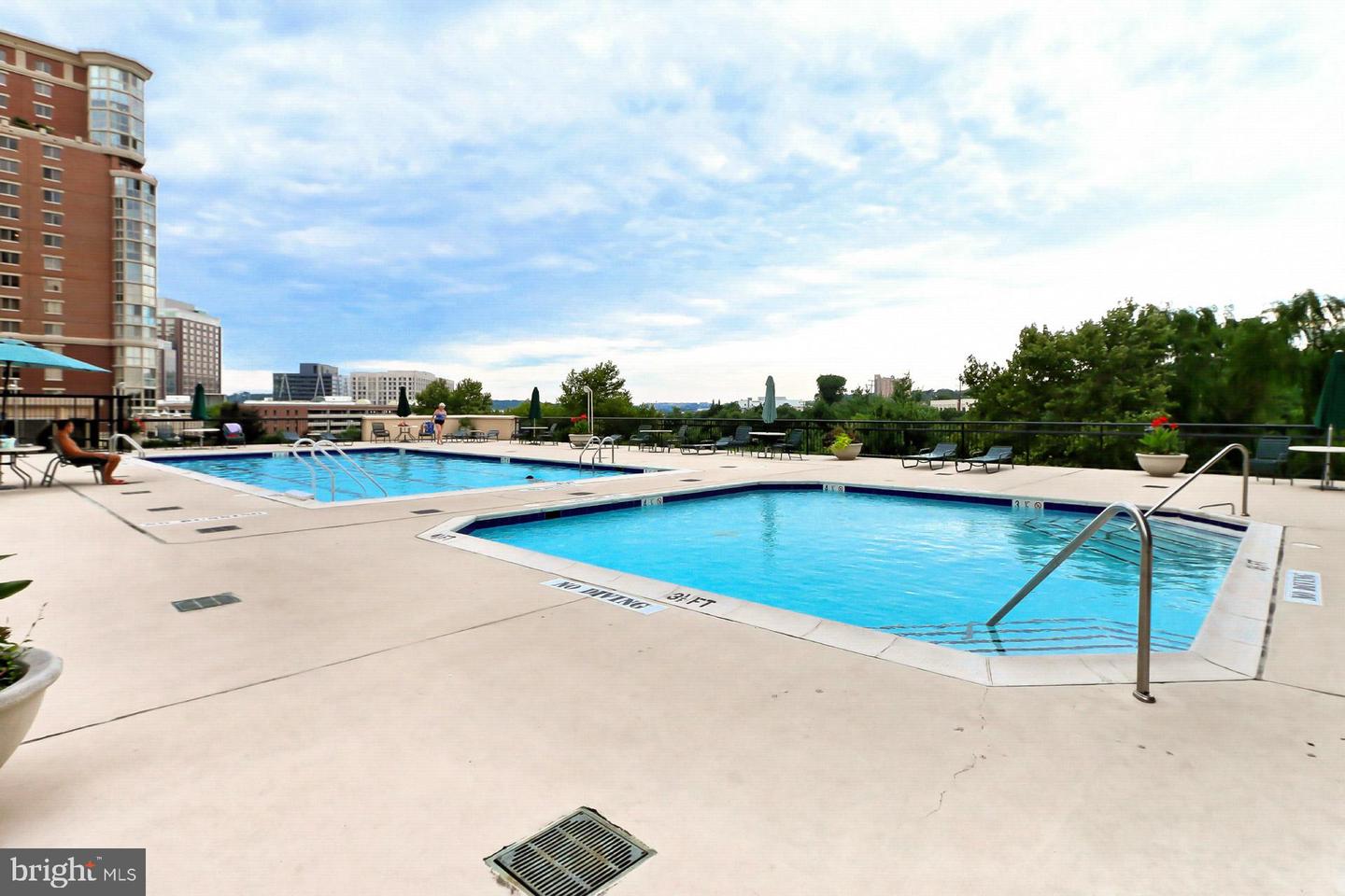 2181 Jamieson Ave #906