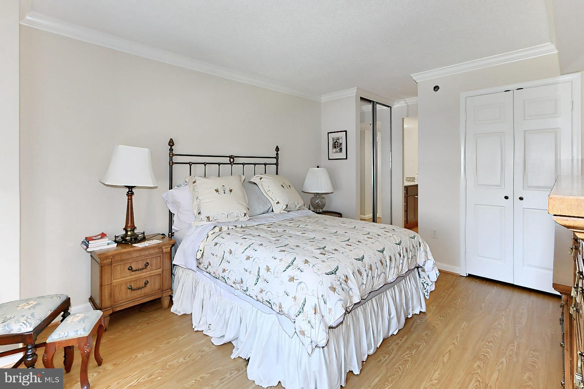 2181 Jamieson Ave #906