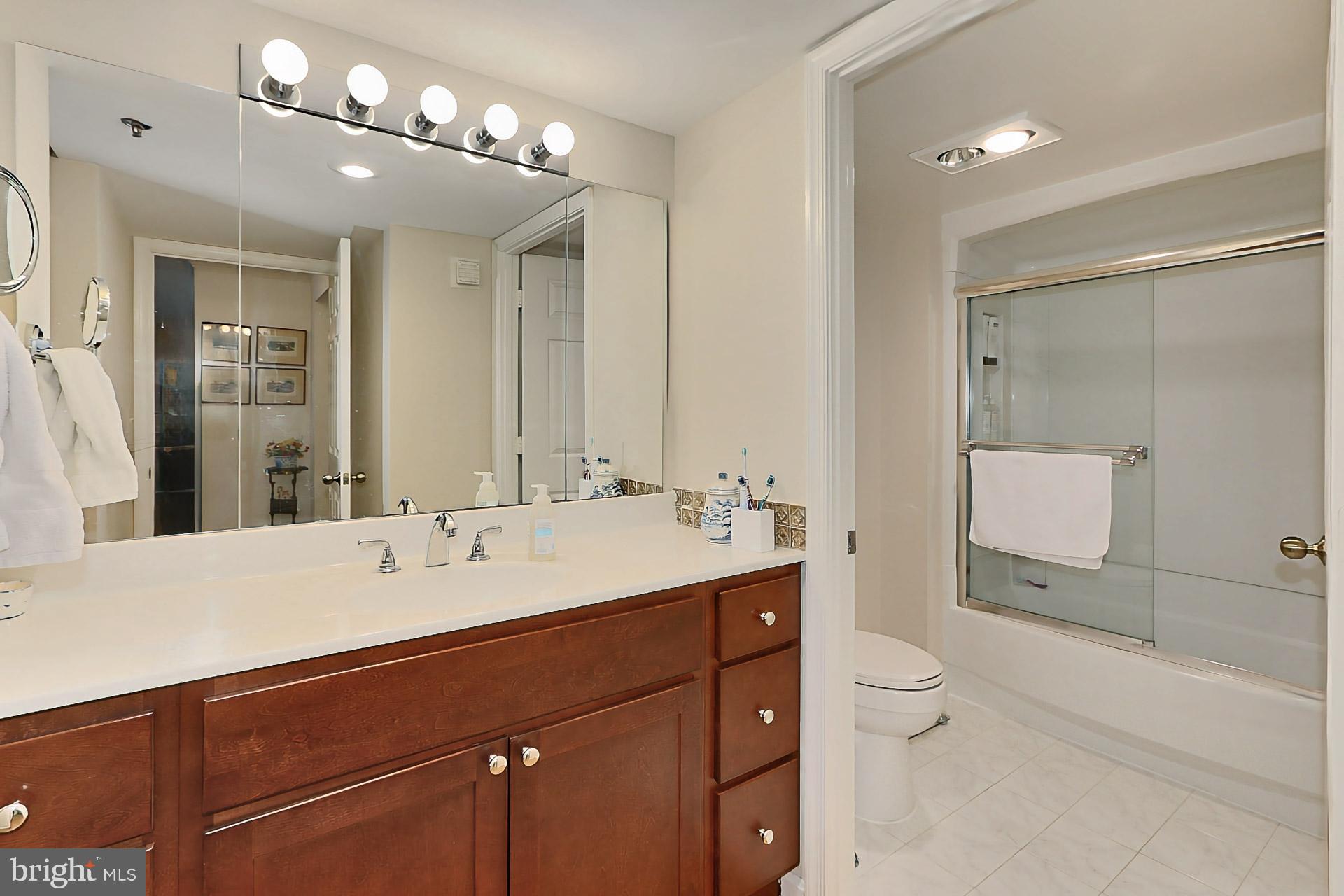 2181 Jamieson Ave #906