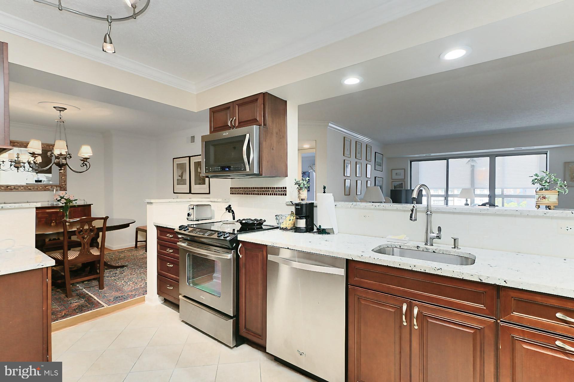 2181 Jamieson Ave #906