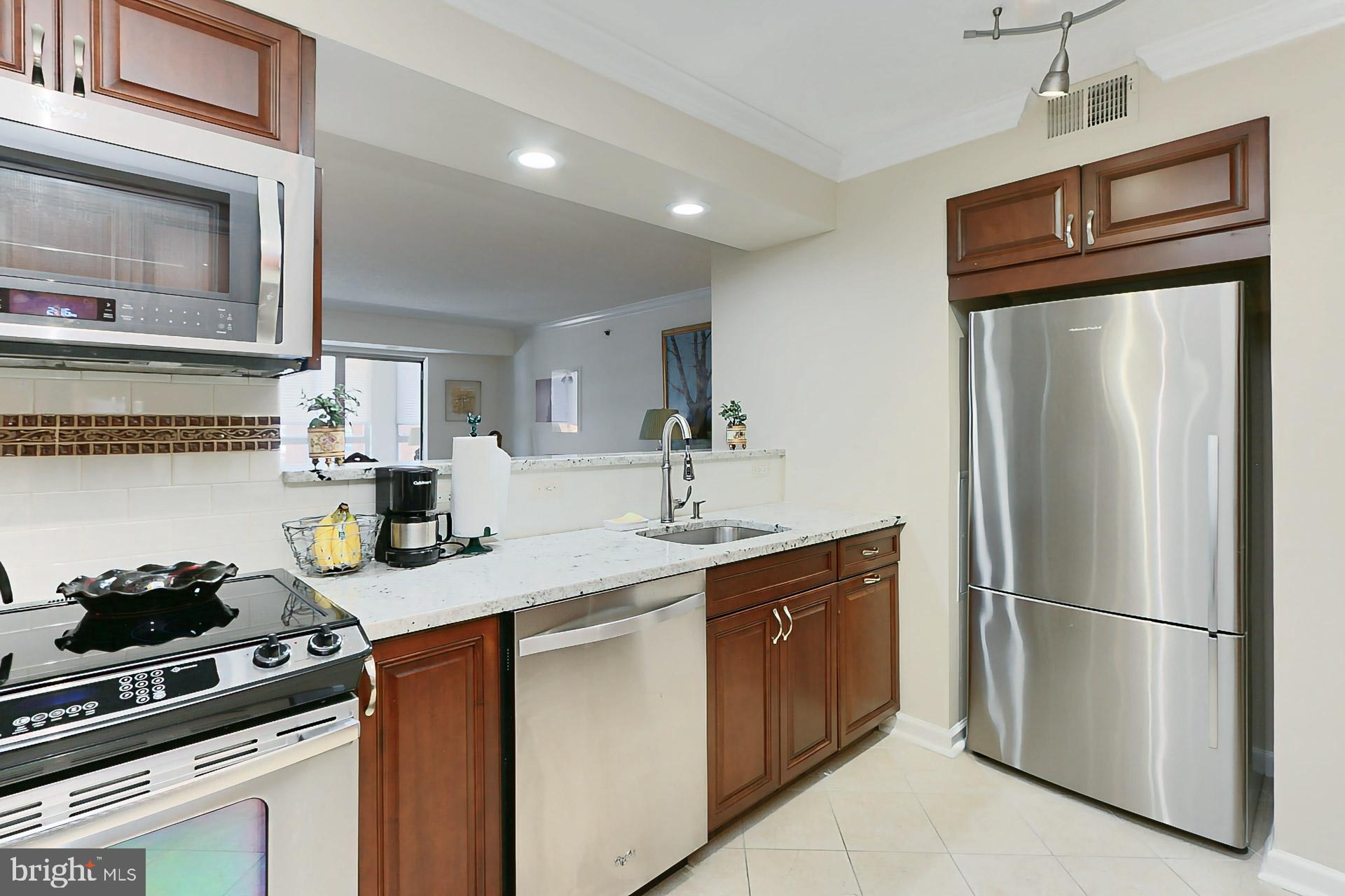 2181 Jamieson Ave #906