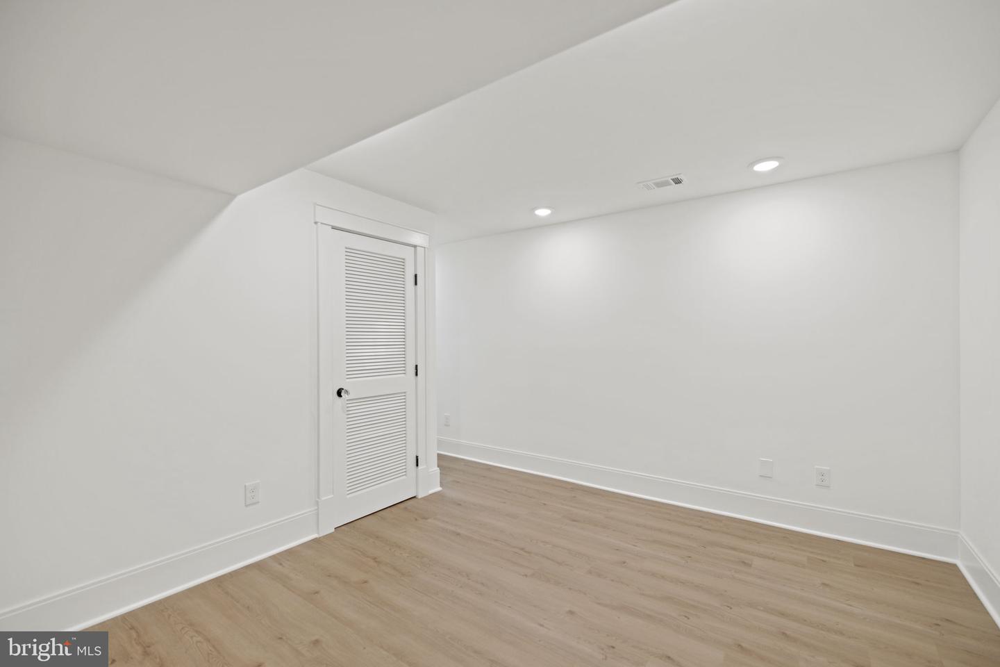 3602 Russell Rd