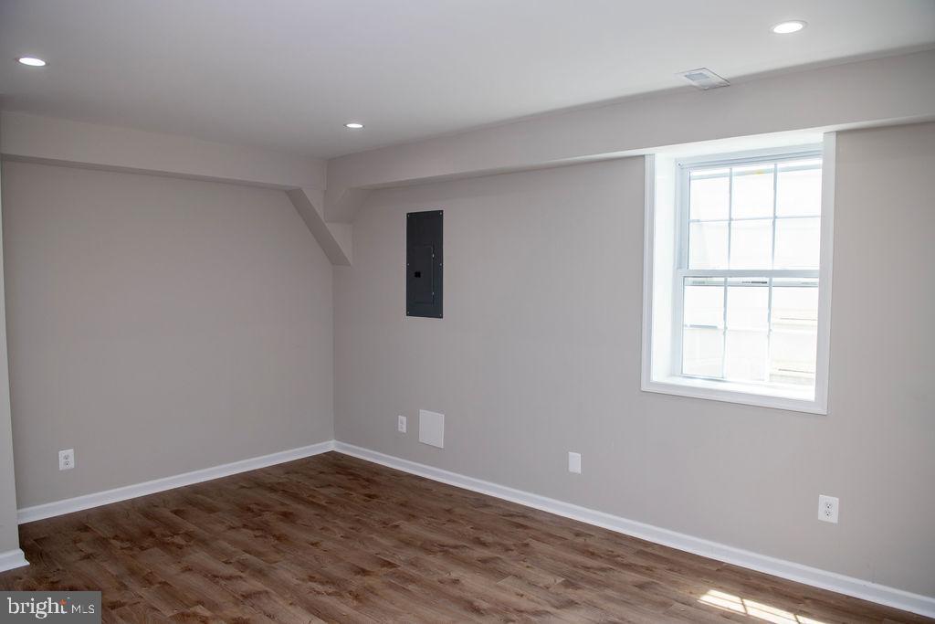 821 Summit Ave #B