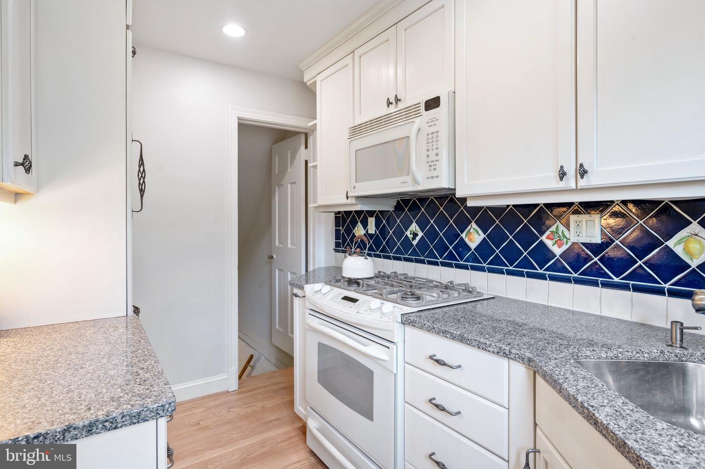 704 Avon Pl