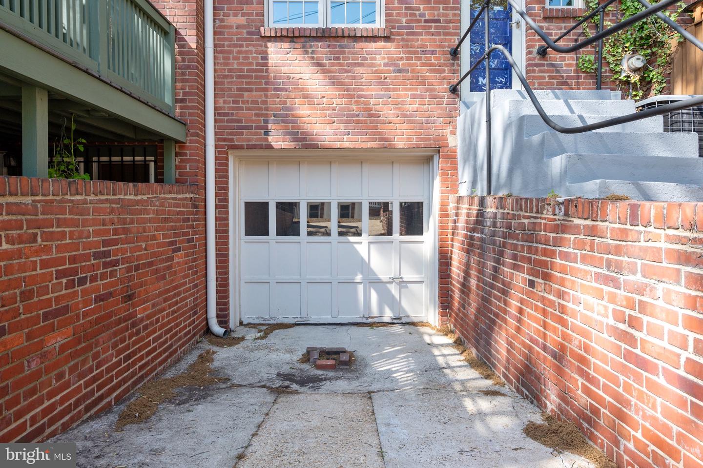704 Avon Pl