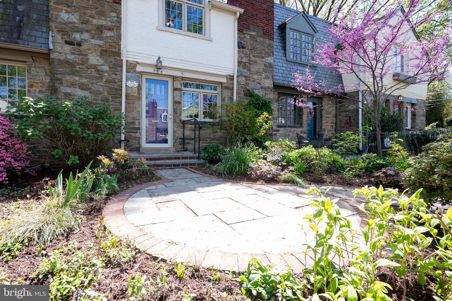 704 Avon Pl