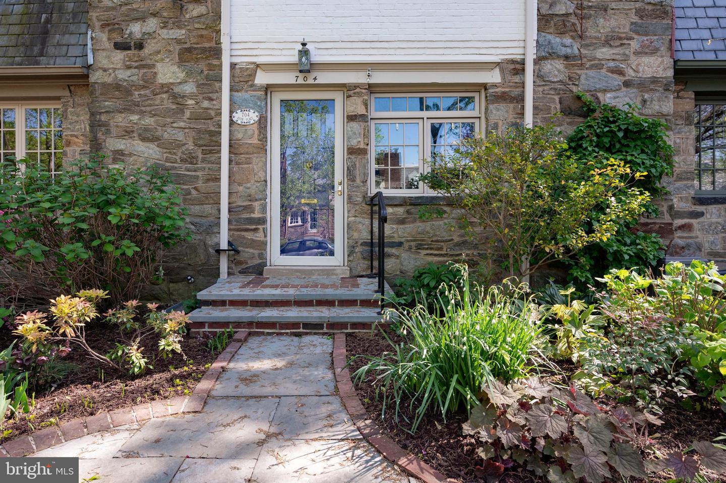 704 Avon Pl