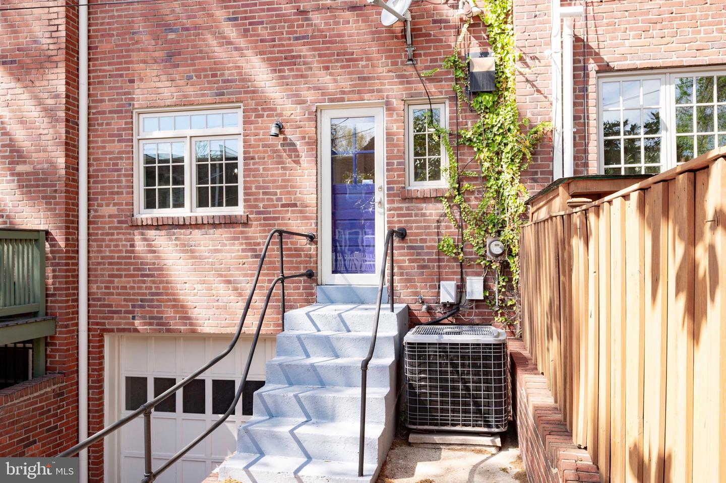 704 Avon Pl