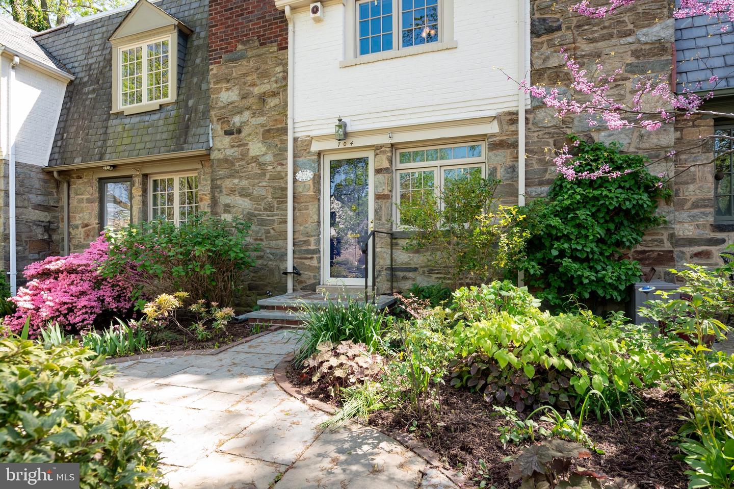 704 Avon Pl