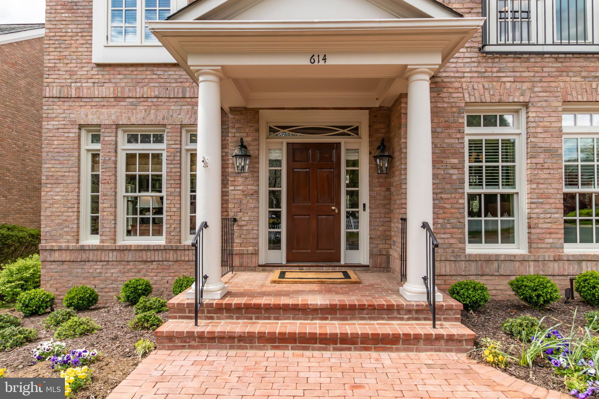 614 Kings Cloister Cir