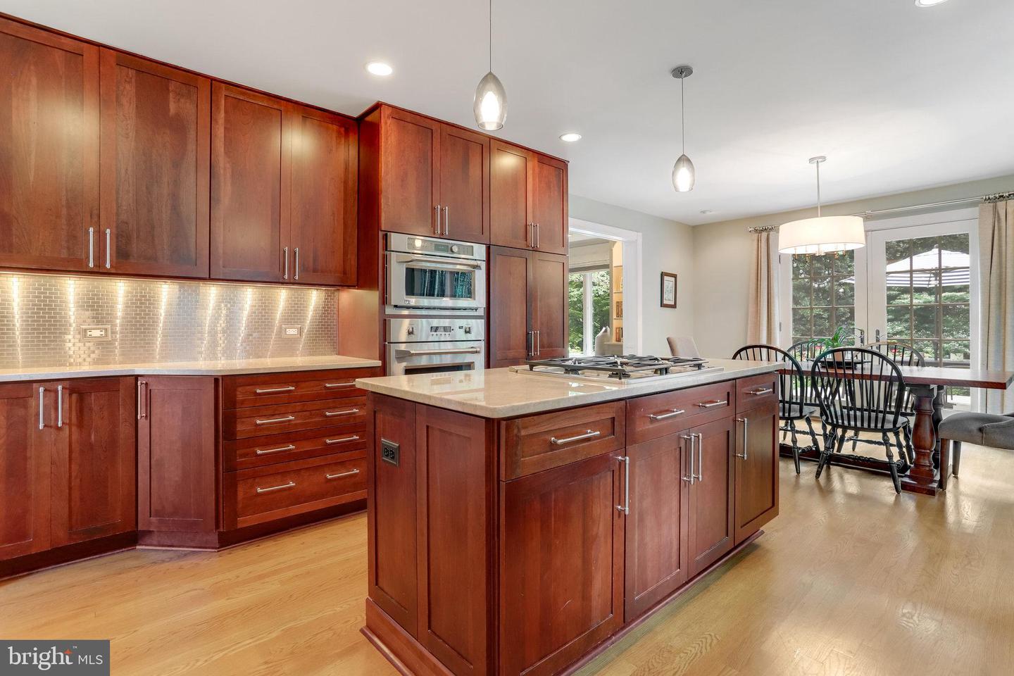 420 ARGYLE DR