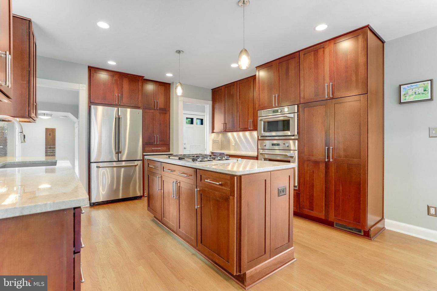 420 ARGYLE DR