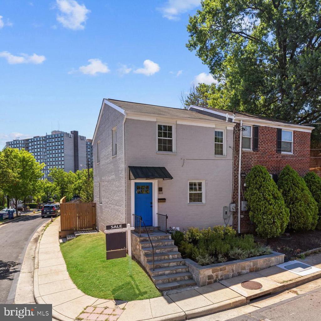 3111 Mosby St