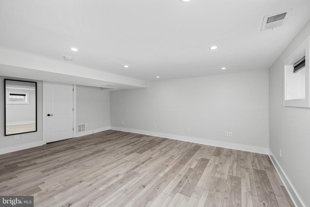 3111 Mosby St
