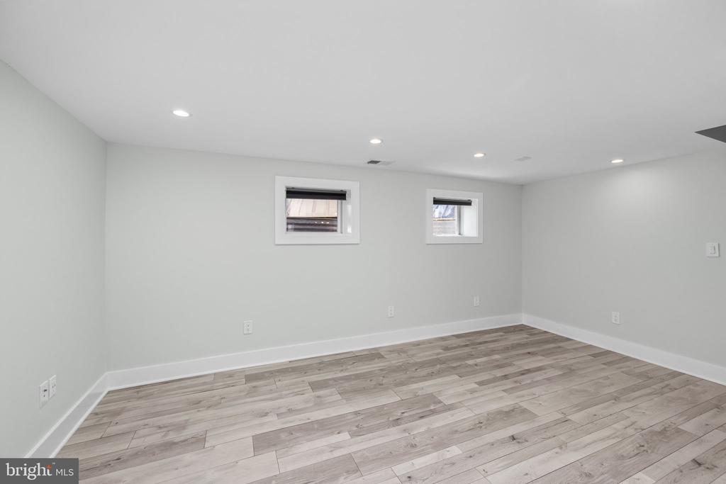 3111 Mosby St
