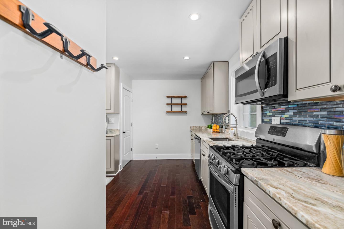 3111 Mosby St
