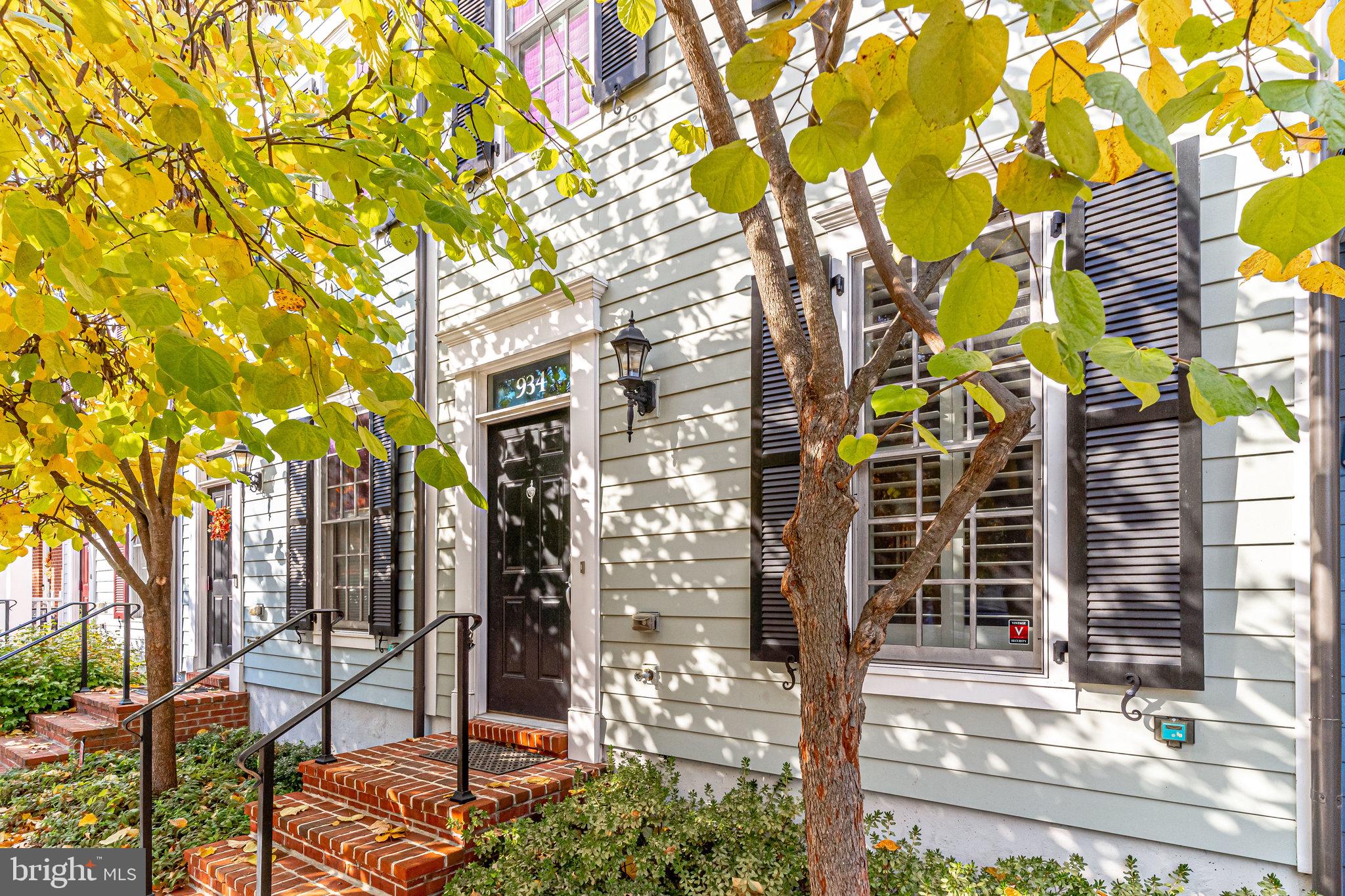 934 N COLUMBUS ST