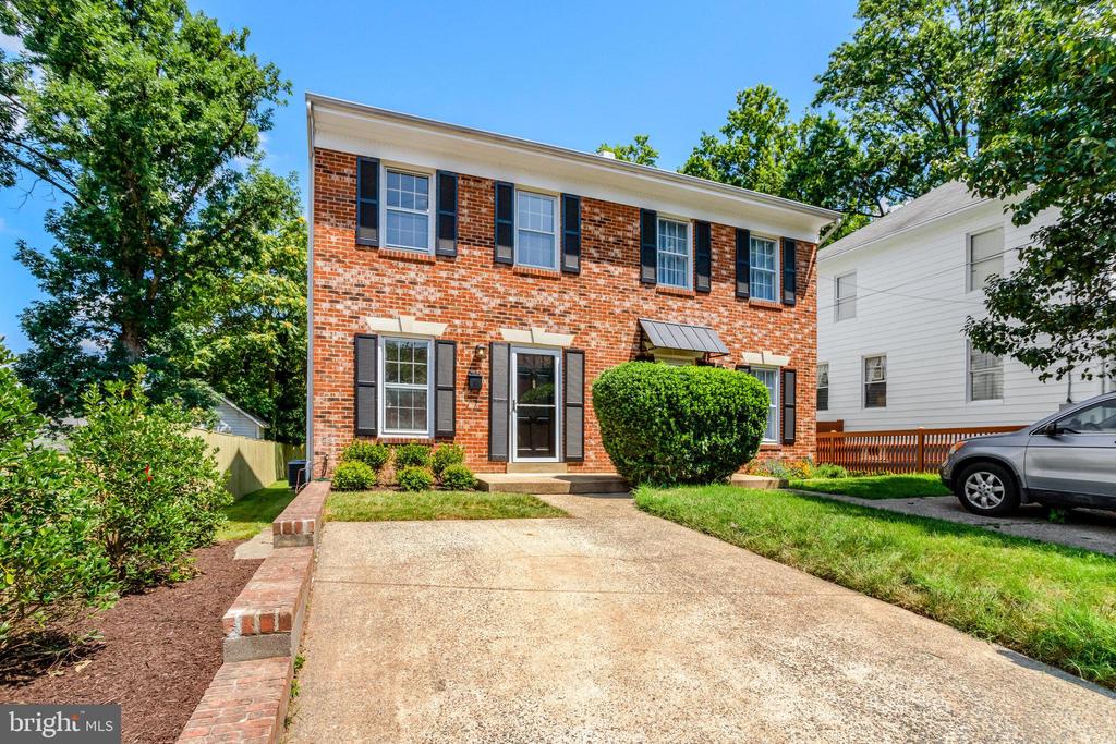 202 Laverne Ave