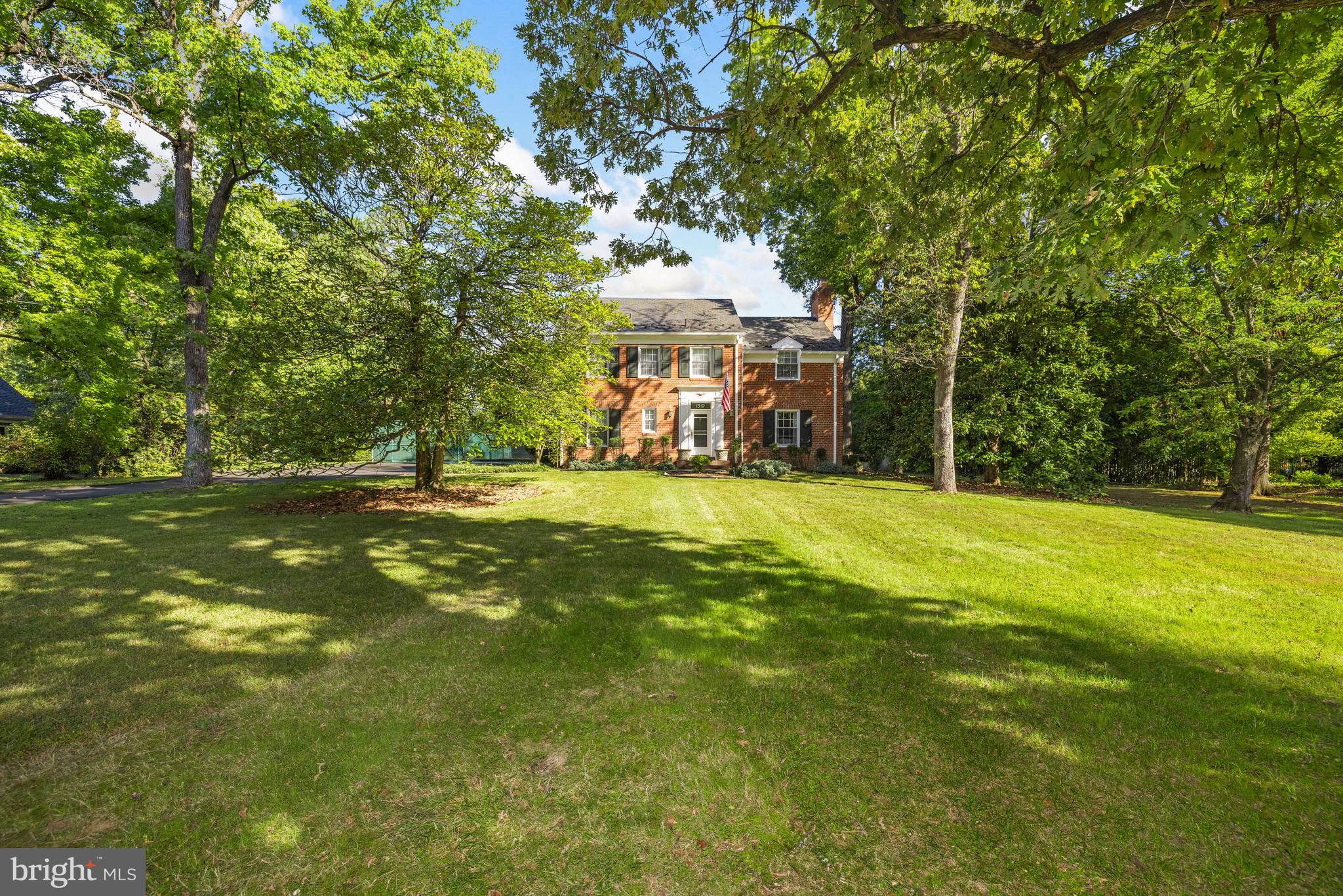 1319 Bishop Ln