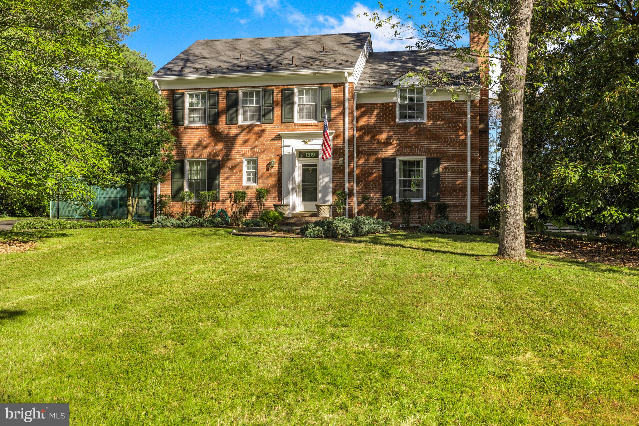 1319 Bishop Ln