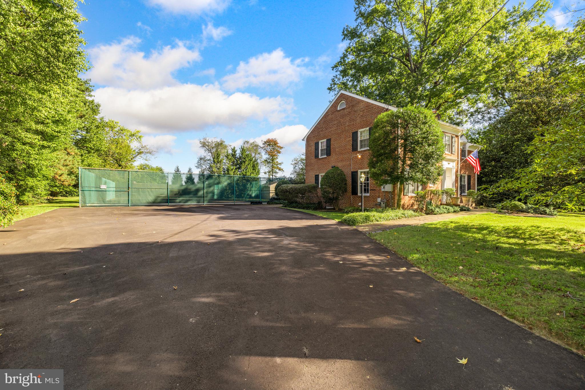 1319 Bishop Ln