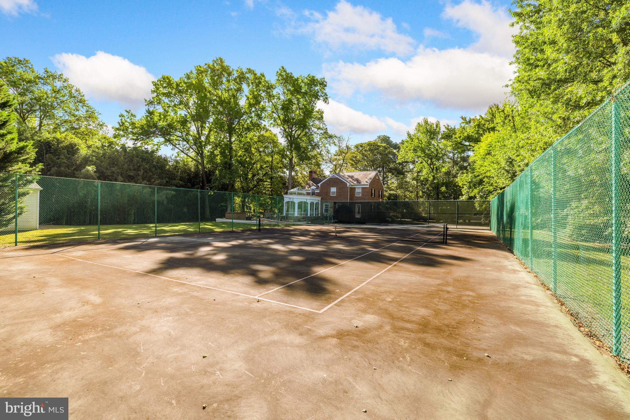1319 Bishop Ln