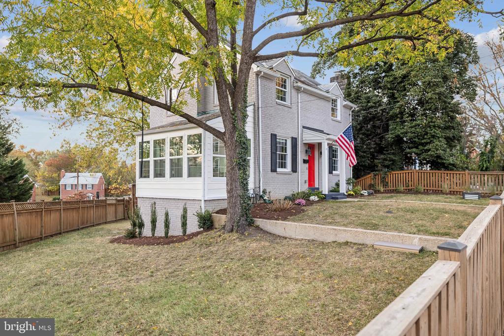 2410 Davis Ave