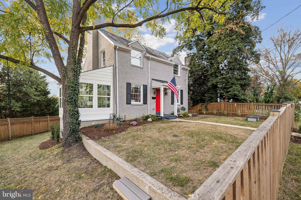 2410 Davis Ave