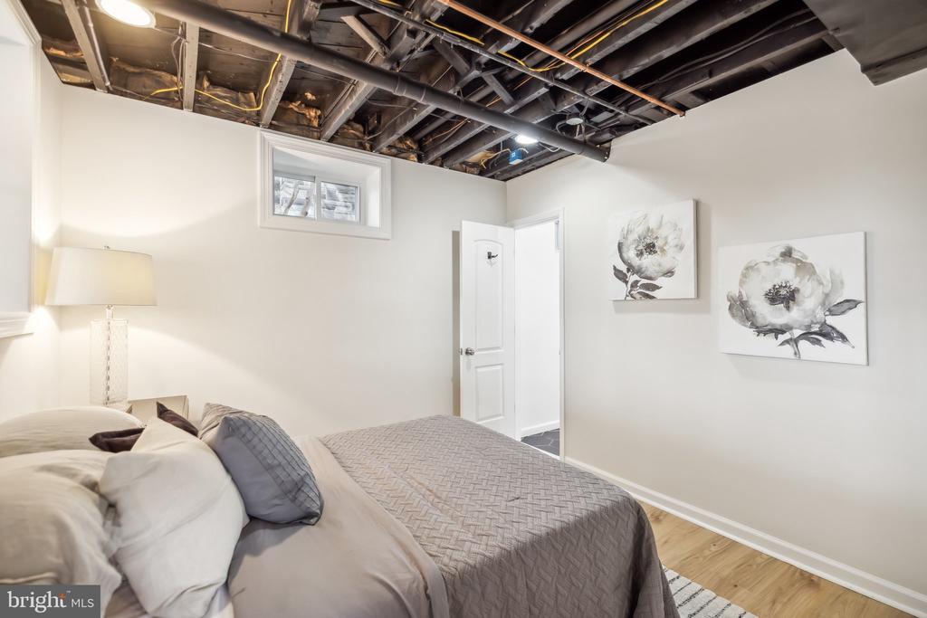 2410 Davis Ave